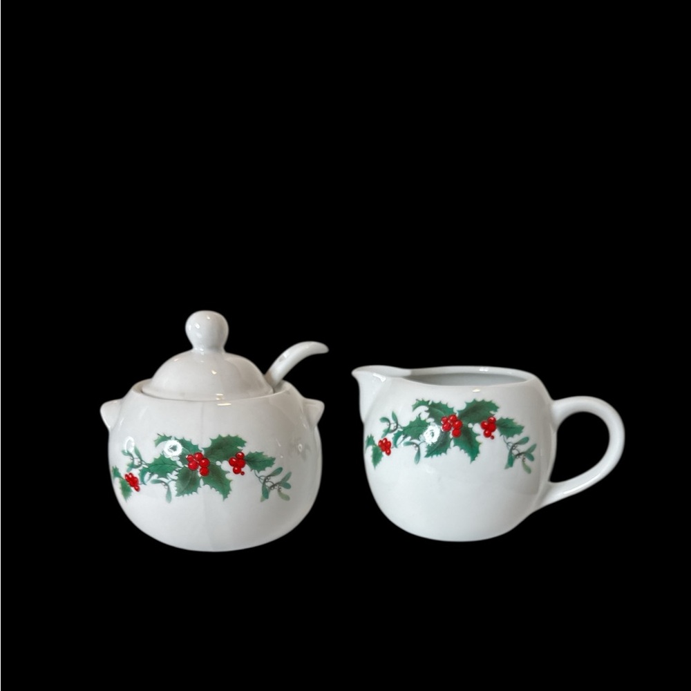 Cordon Bleu White Sugar and Creamer Set with Holly Design (S 3 110225)